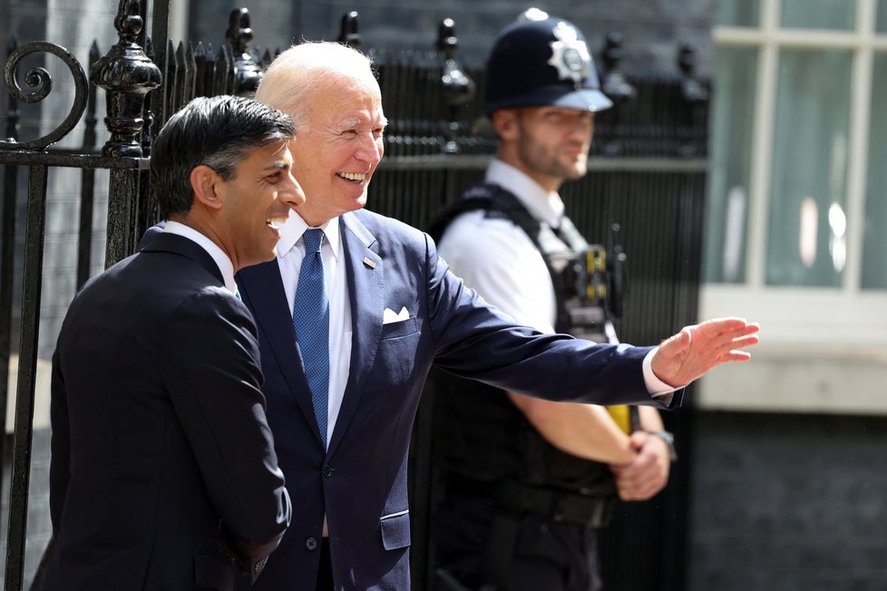 Prezident USA Biden v Británii s premiérem Sunakem, (10.07.2023)