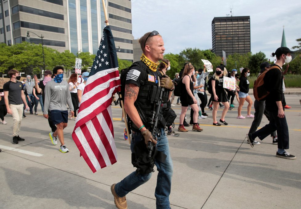 V USA pokrčují protesty, které vyvolalo zabití Afroameričana George Floyda (†46).