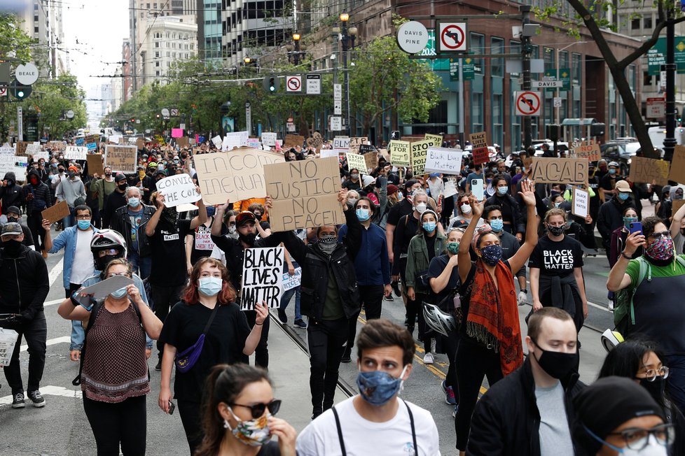 V USA pokračují manifestace proti policejní brutalitě, (1.06.2020).