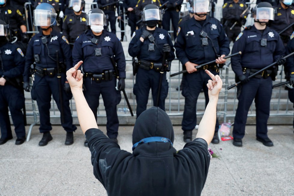 V USA pokračovaly demonstrace, hořelo i u Bílého domu, (01.06.2020).