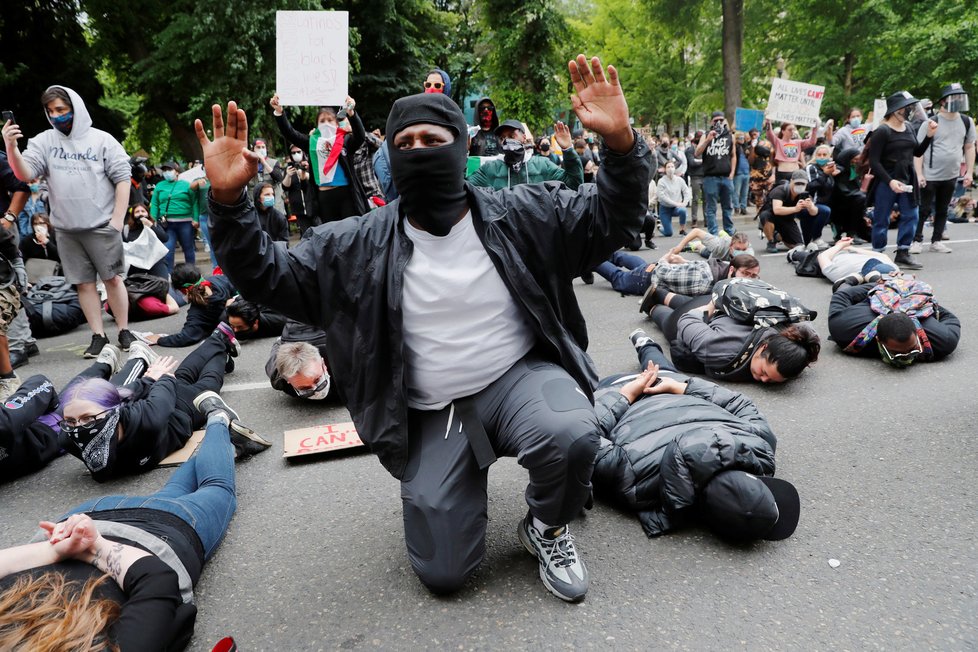 V USA pokračovaly demonstrace, hořelo i u Bílého domu, (01.06.2020).