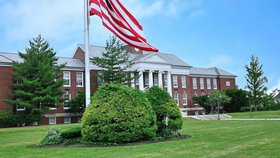 Typická americká high school - Ilustrační foto