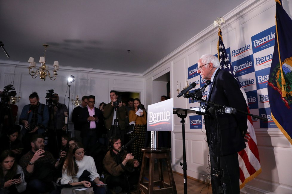 Demokraté rozhodují, koho pošlou do boje o křeslo prezidenta USA: Bernie Sanders sice za Joe Sandersem zaostává, ale ještě má šanci uspět.