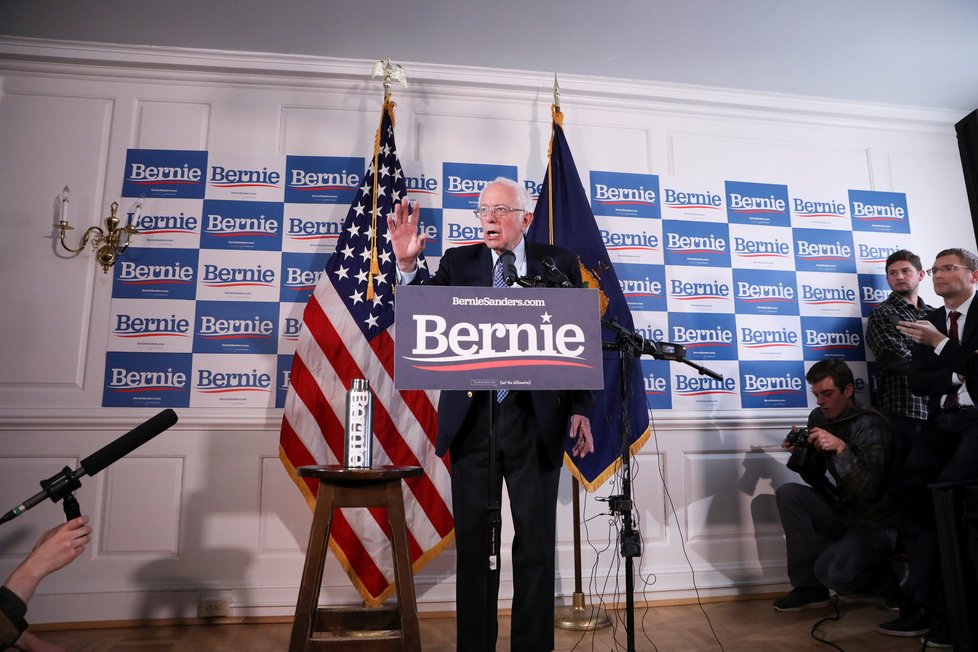 Demokraté rozhodují, koho pošlou do boje o křeslo prezidenta USA: Bernie Sanders sice za Joe Sandersem zaostává, ale ještě má šanci uspět.