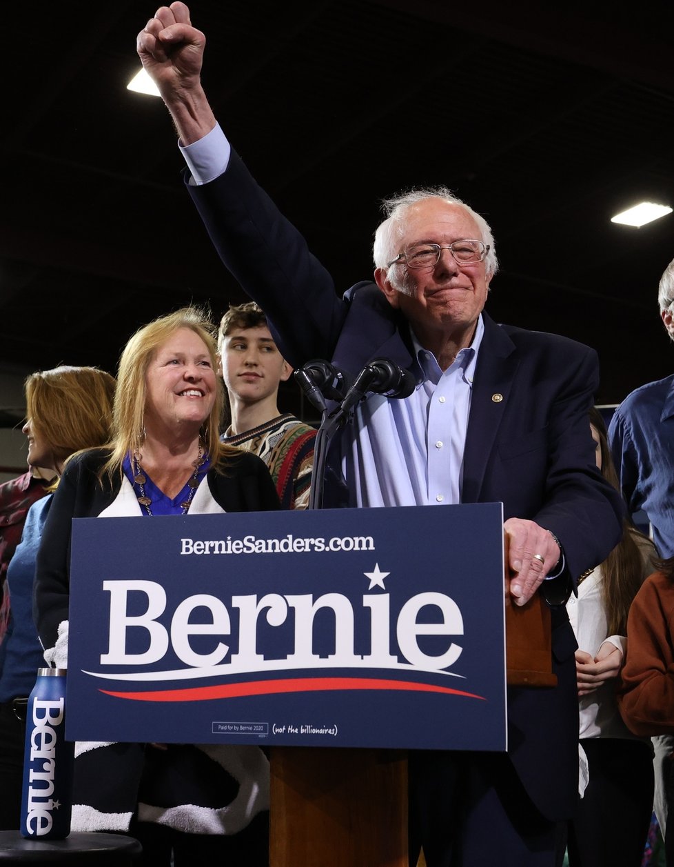 Demokraté rozhodují, koho pošlou do boje o křeslo prezidenta USA: Bernie Sanders sice za Joe Sandersem zaostává, ale ještě má šanci uspět.