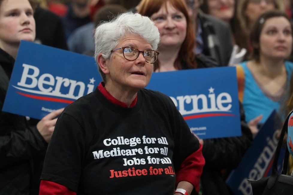 Demokraté rozhodují, koho pošlou do boje o křeslo prezidenta USA: Bernie Sanders sice za Joem Sandersem zaostává, ale ještě má šanci uspět.