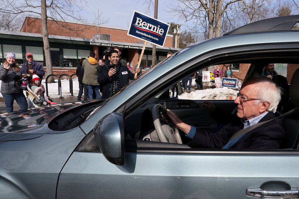 Demokraté rozhodují, koho pošlou do boje o křeslo prezidenta USA: Bernie Sanders sice za Joe Sandersem zaostává, ale ještě má šanci uspět.