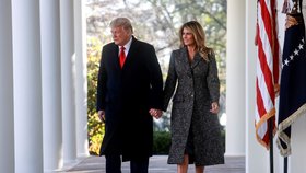 Prezident Donald Trump s manželkou Melanií před tradičním udělením milosti svátečnímu krocanovi