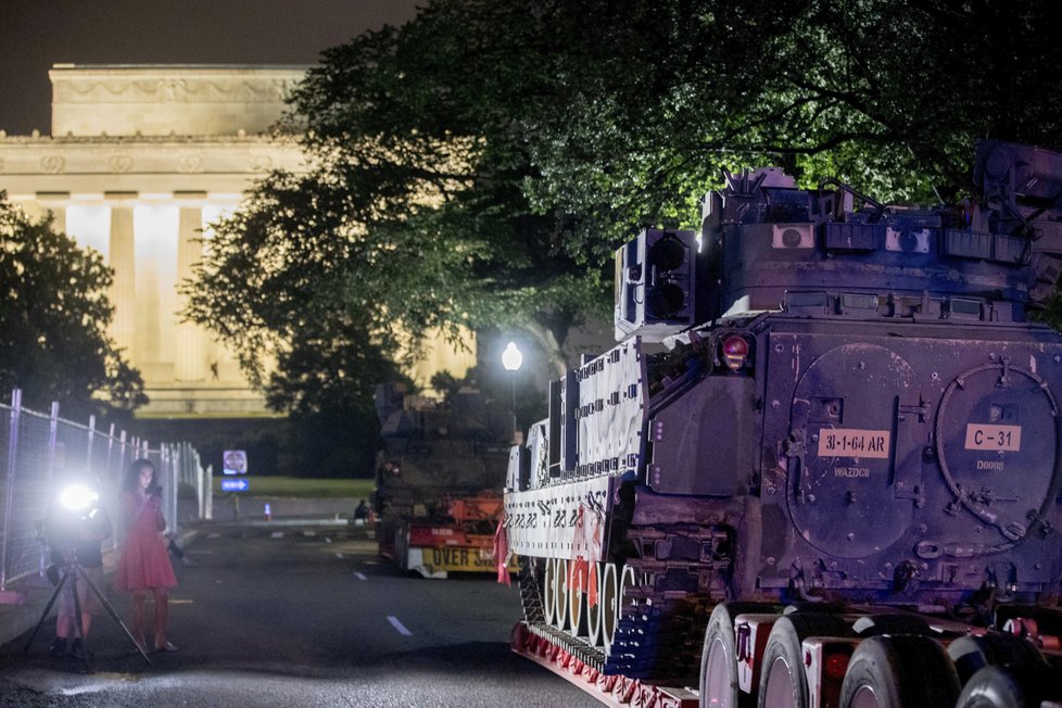 Donald Trump se dočkal vysněné vojenské přehlídky, na Den nezávislosti se Washingtonem projedou tanky.