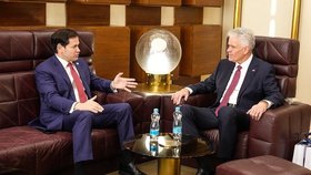 Ministr zahraničí USA Marco Rubio si udělal rychlou zastávku v Praze. (23. 10. 2026)