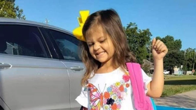 Čtyřletá dívka Kali Cooková zemřela na koronavirus.