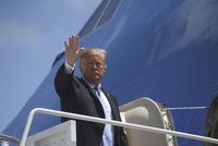 Cestování s Trumpem: Netrpělivý prezident dělá z unavených zaměstnanců rukojmí