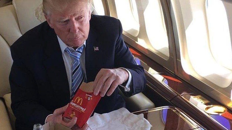 Prezident Trump miluje burgery.