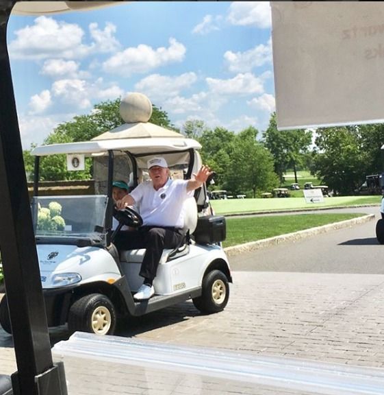 Donald Trump preferuje dovolenou na golfovém hřišti.