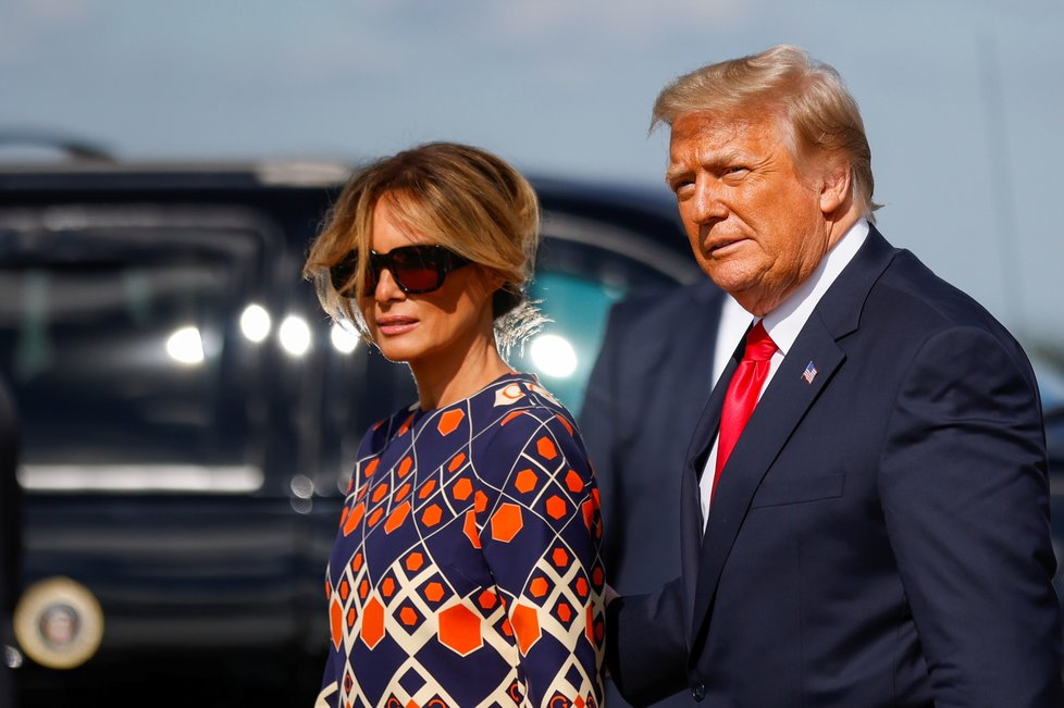 Exprezident Donald Trump s manželkou Melanií po příletu na Floridu, (20.01.2021).