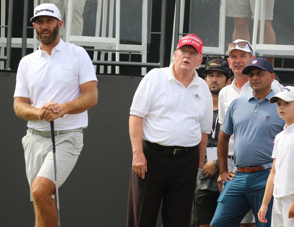 Donald Trump při golfu na svém hřišti v New Jersey