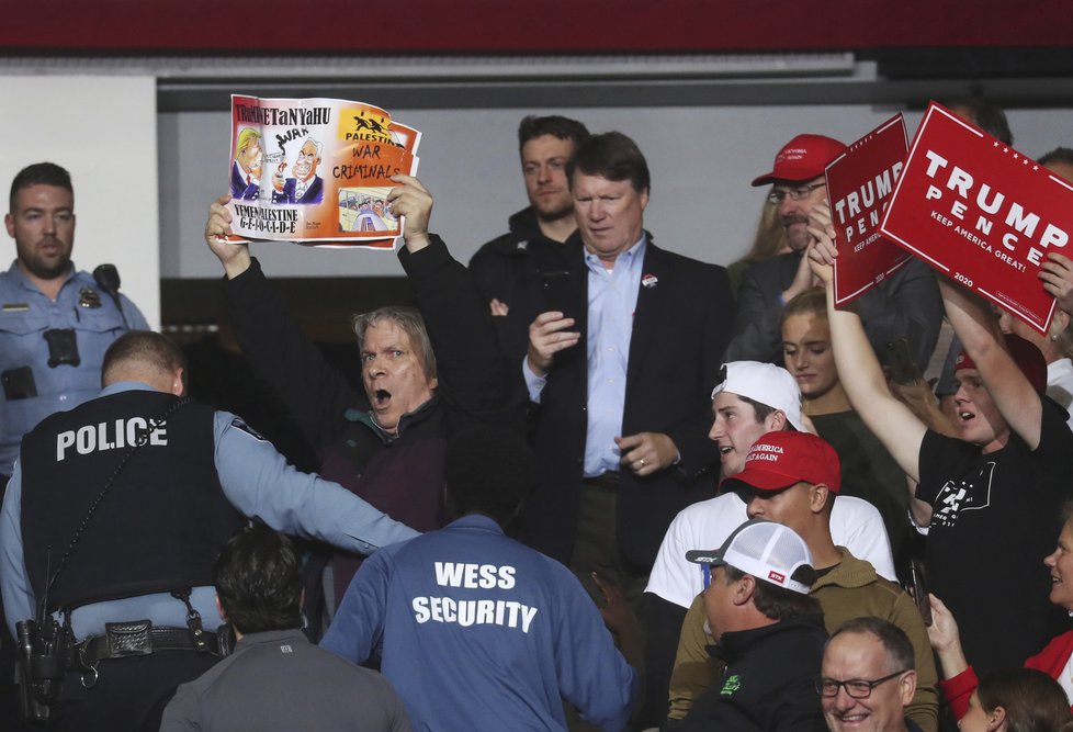 Prezident USA Donlad Trump na mítinku v Minneapolis.