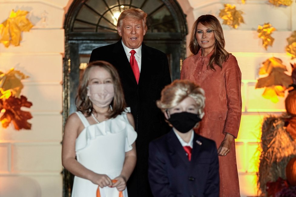 Prezident USA Donald Trump s manželkou Melanií během oslav Halloweenu (26.10.2020)