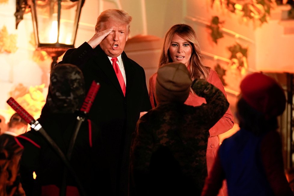 Prezident USA Donald Trump s manželkou Melanií během oslav Halloweenu, (26.10.2020).