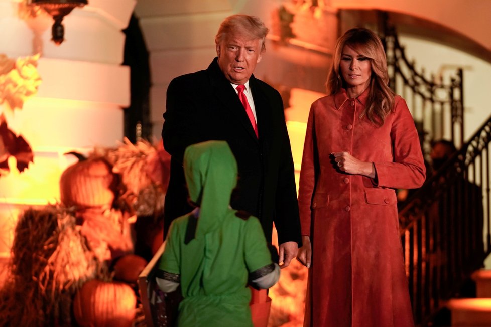 Prezident USA Donald Trump s manželkou Melanií během oslav Halloweenu, (26.10.2020).