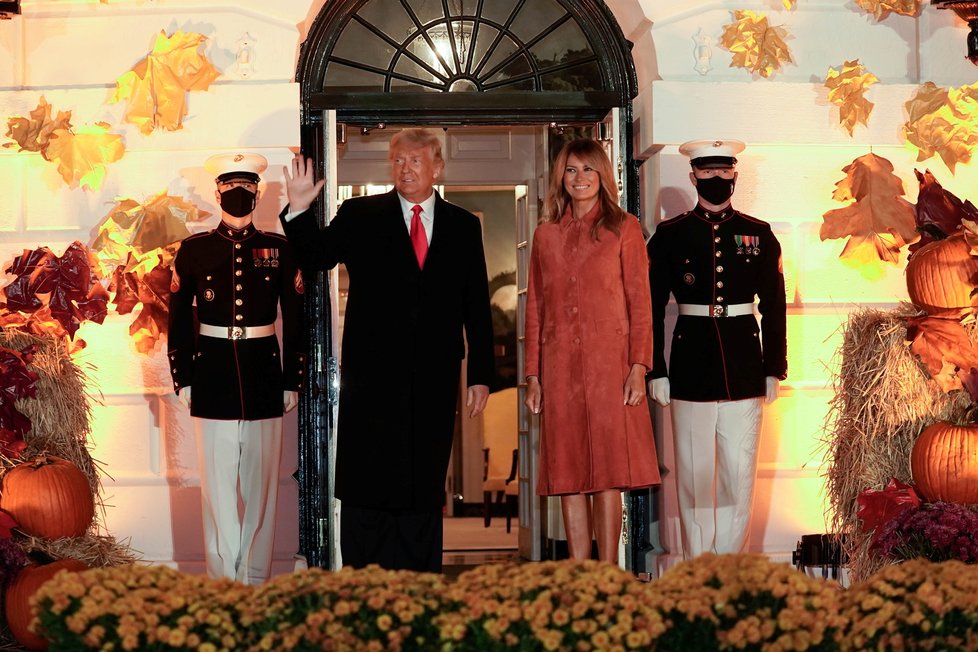 Prezident USA Donald Trump s manželkou Melanií během oslav Halloweenu, (26.10.2020).