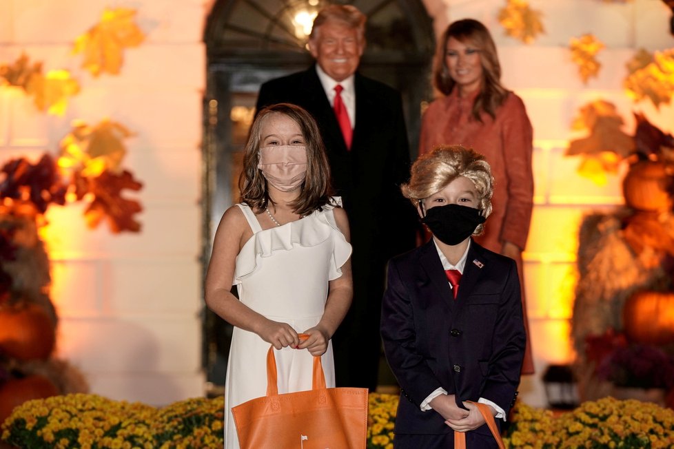 Prezident USA Donald Trump s manželkou Melanií během oslav Halloweenu, (26.10.2020).