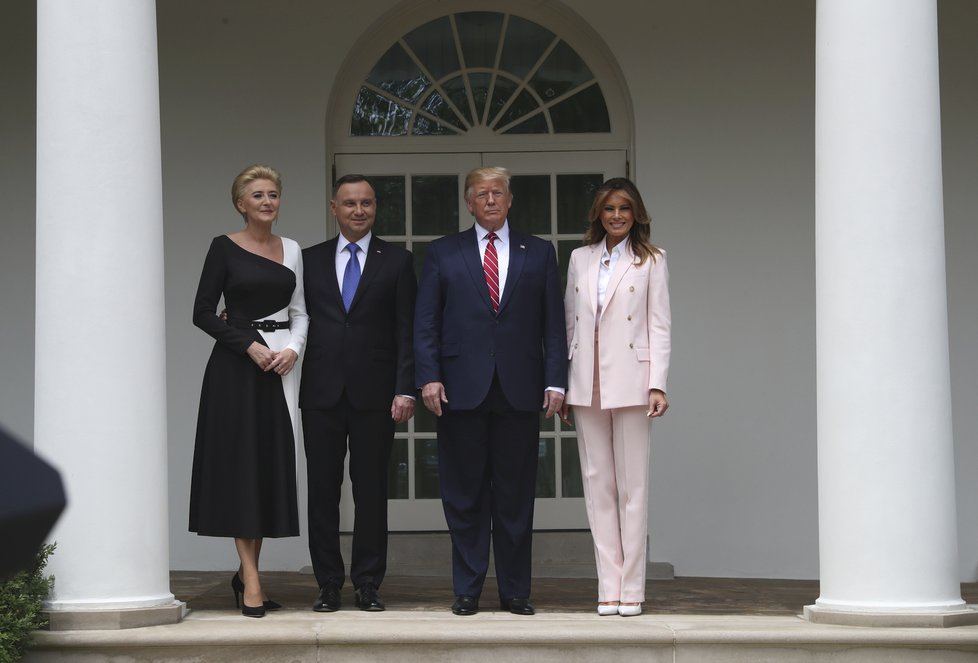 Americký prezident Donald Trump s manželkou Melanií a polským prezidentem Dudou