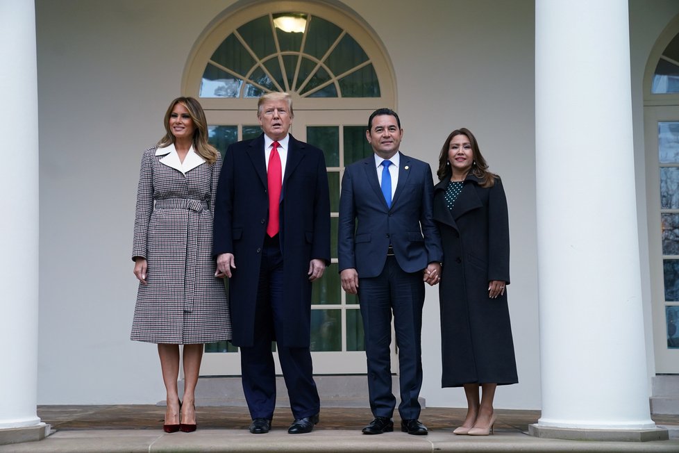 Prezident USA Donald Trump s manželkou Melanií a guatemalským prvním párem, prezidentem Jimmym Moralesem a jeho chotí Patricií.