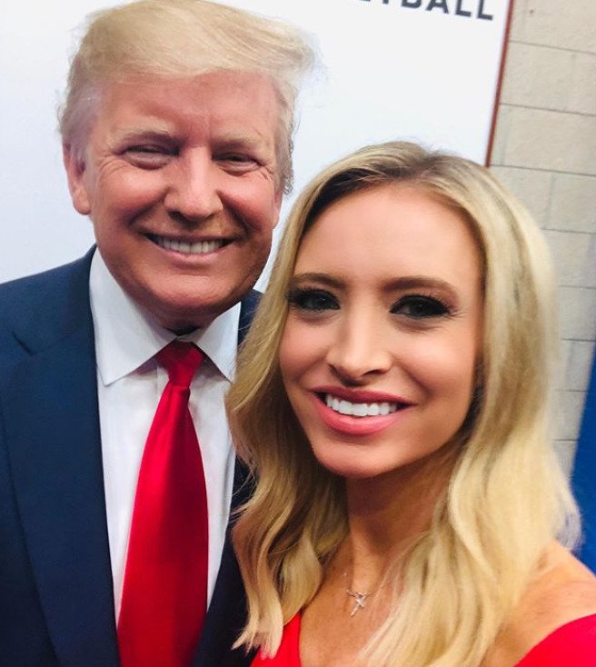 Novou tiskovou mluvčí prezidenta Trumpa se stala Kayleigh McEnanyová.