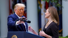 Americký prezident Donald Trump si za kandidátku na novou soudkyni Nejvyššího soudu USA vybral Amy Coneyovou Barrettovou.