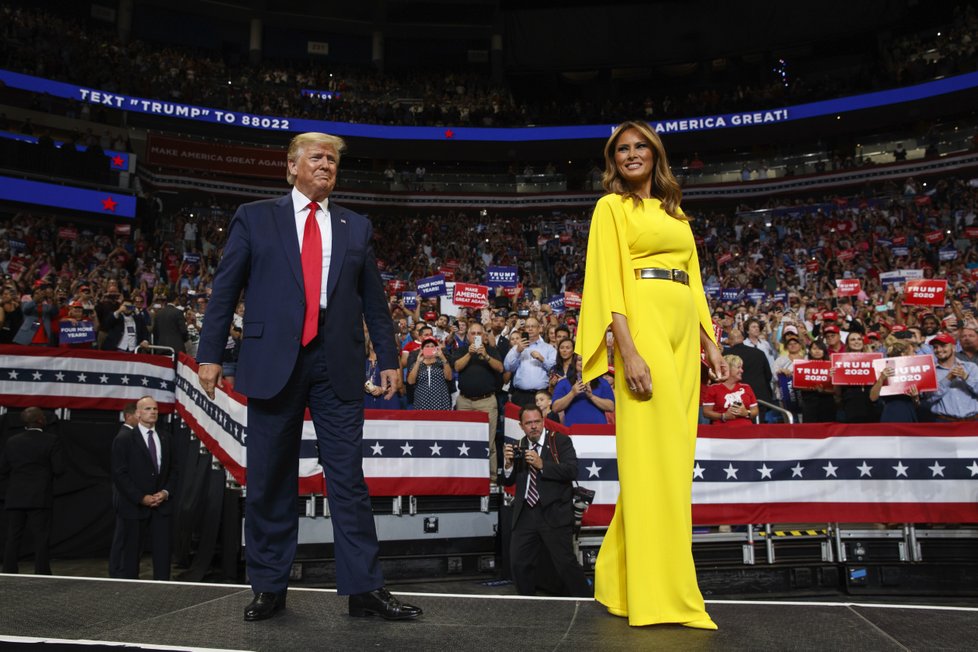 Donald Trump zahájil prezidentskou kampaň pro volby 2020. Na mítink ho doprovodila manželka i děti.