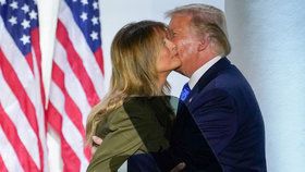 Prezident USA Donald Trump s manželkou Melanií na sjezdu republikánů