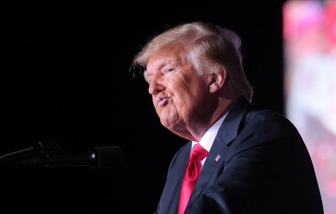 „Je jako Hitler.“ Senior hrozil Trumpovi únosem a smrtí, sebrala ho policie