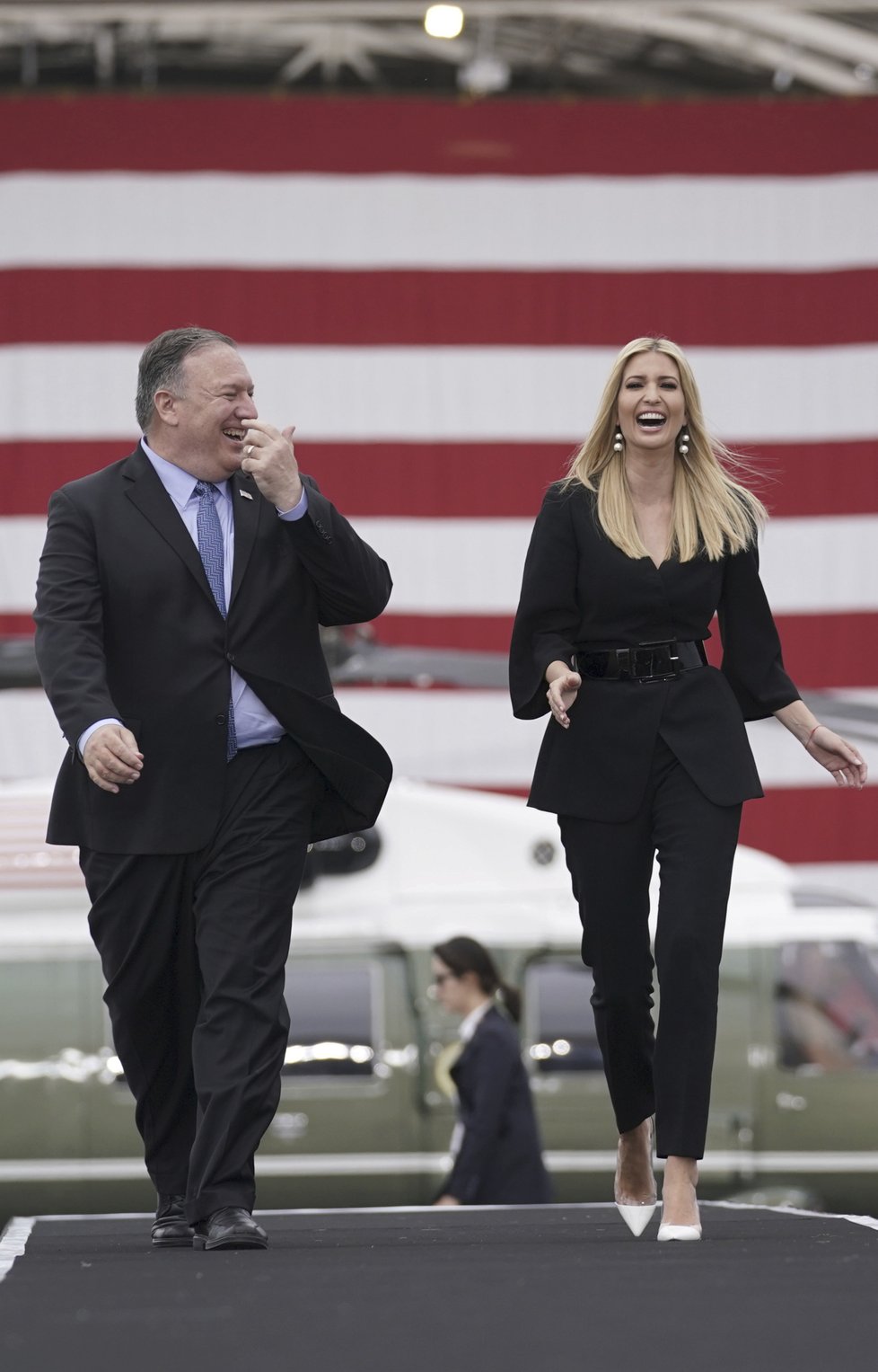 Nové diplomatické duo: Kráska a zvíře - Ivanka Trumpová a Mike Pompeo.