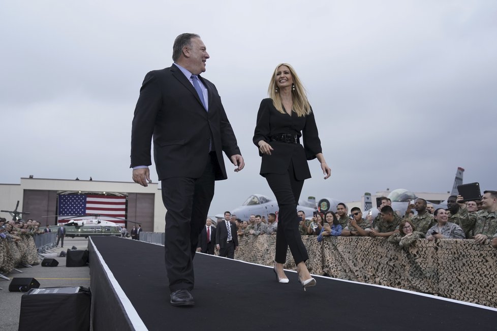 Nové diplomatické duo: Kráska a zvíře - Ivanka Trumpová a Mike Pompeo.