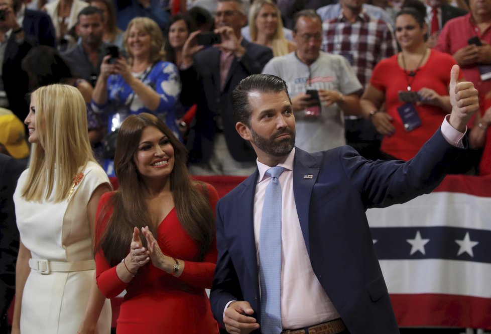 Donald Trump zahájil prezidentskou kampaň, na mítink ho doprovodila manželka i děti.
