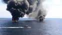 Fotografie ze zásahu americké pobřežní stráže, která zastavila ponorku a zabavila 17 tun kokainu