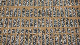 Hřbitov aut v americké poušti aneb Smutné plýtvání zdroji planety Země