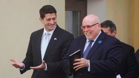 Diplomat a velvyslanec v Estonsku James D. Melville s předseda Sněmovny reprezentantů Spojených států amerických Paulem Ryanem.