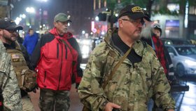 Soud poslal zakladatele Oath Keepers kvůli útoku na Kapitol na 18 let do vězení.