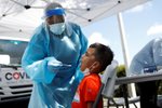 Koronavirus v USA: Florida novým epicentrem nákazy? Na kyslíku jsou i 20letí (3. 8. 2021).