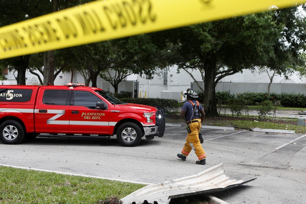 Výbuch plynu zdemoloval nákupní centrum na Floridě.