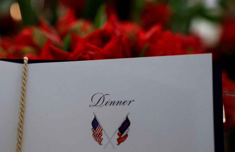 Bílý dům ukázal přípravy na večeři prezidentských párů USA a Francie.