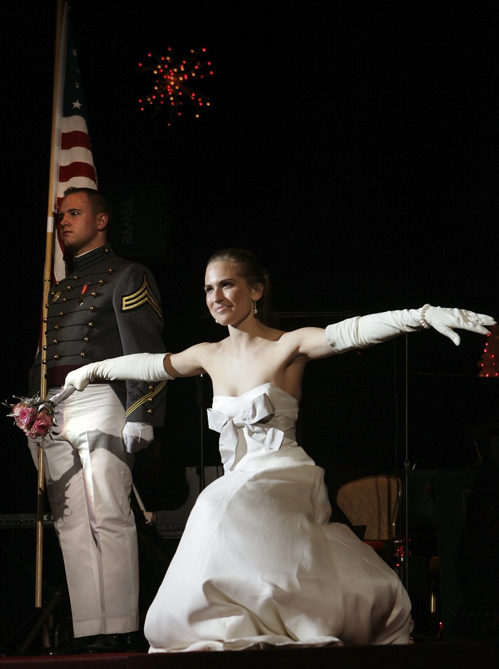 Ashley Bushová na debutantském plese v roce 2006.
