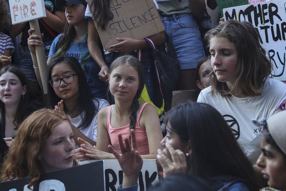 Aktivistka Greta Thunbergová na demonstraci před newyorskou budovou OSN, (30. 08. 2019)