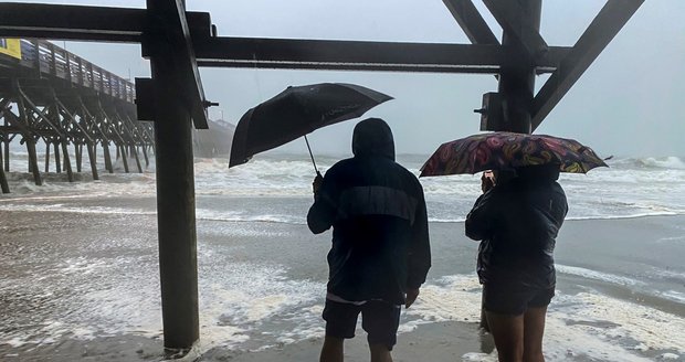 Hurikán Isaias řádil v USA, do Evropy ale žene vlnu tepla. Kdy dorazí neobvyklé teploty a slunce do Česka? Přečtěte si novou předpověď meteorologů. Hurikán Isaias řádil v USA, do Evropy ale žene vlnu tepla. Kdy dorazí neobvyklé teploty a slunce do Česka? Přečtěte si novou předpověď meteorologů.
