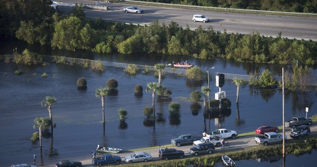 Nekončící katastrofa: Bouře zabila v USA 43 lidí, tři státy stále sužují záplavy