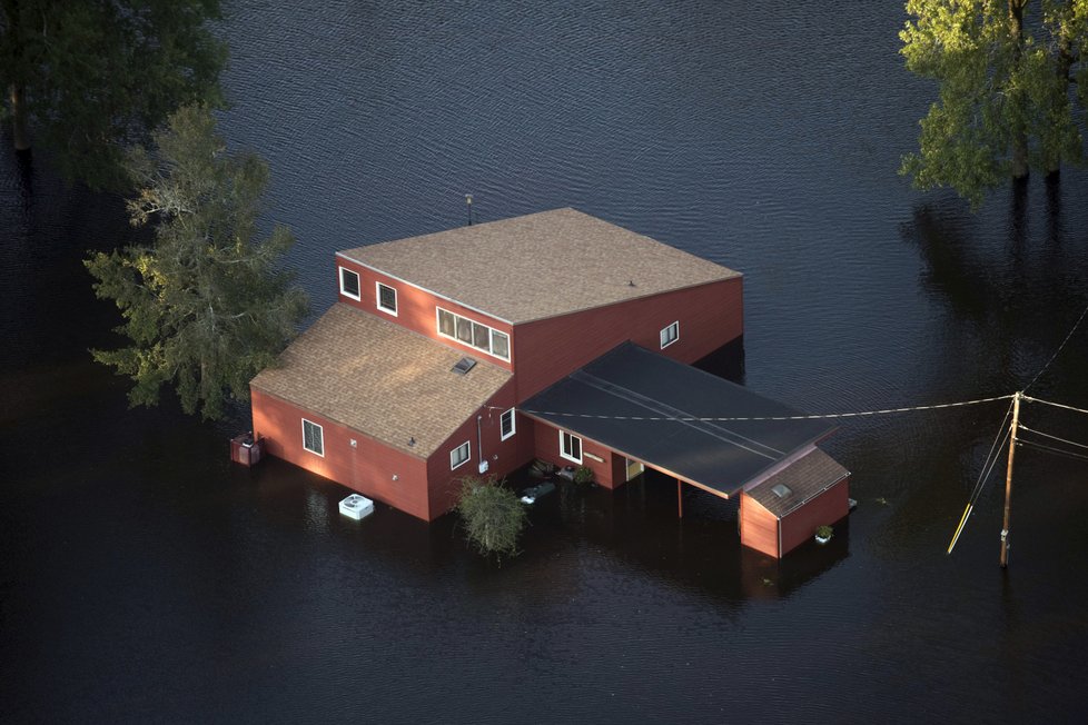 Hurikán Florence s sebou přinesl ničivé záplavy, (18.09.2018).