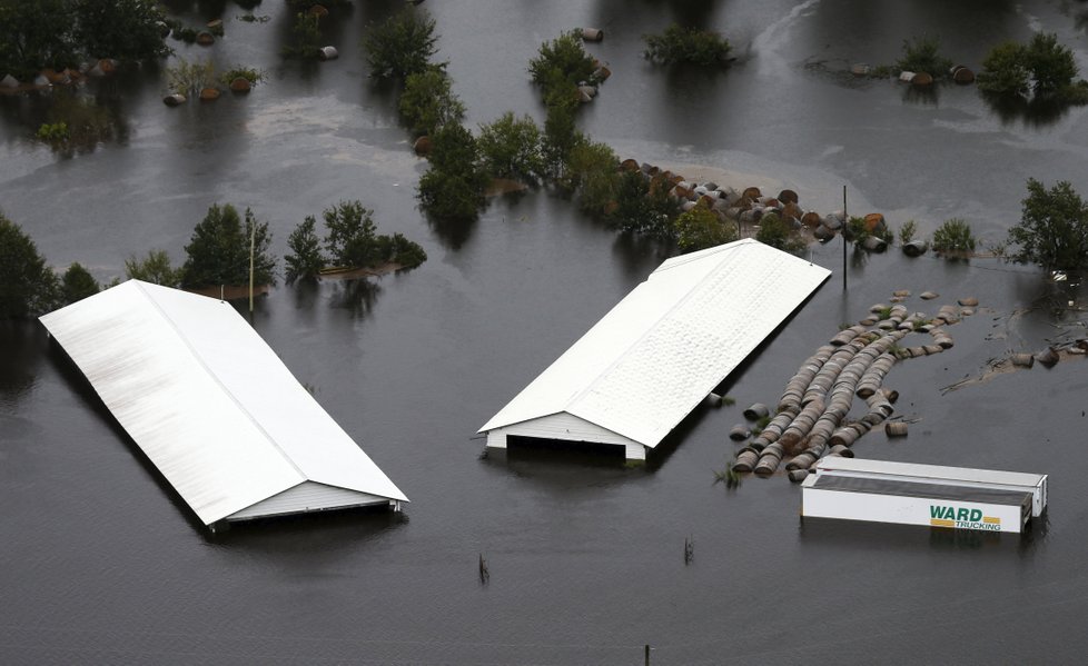Hurikán Florence s sebou přinesl ničivé záplavy, (18. 09. 2018).