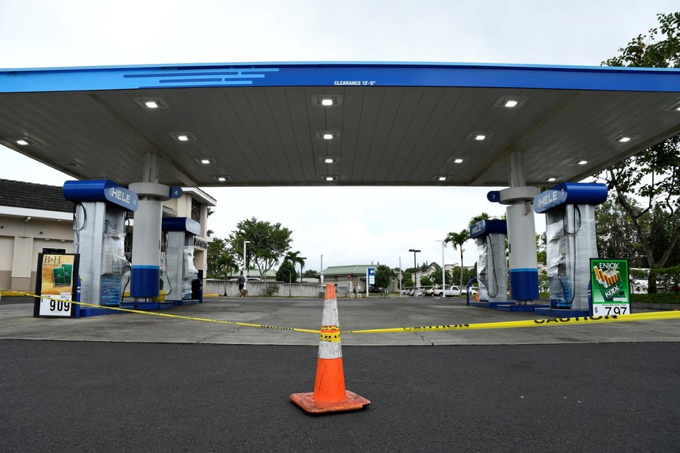 Před hurikánem zavírají obchody i benzínové pumpy (24. 8. 2018).